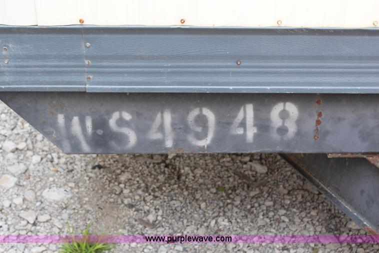 image for item H6639 2000 32' office trailer