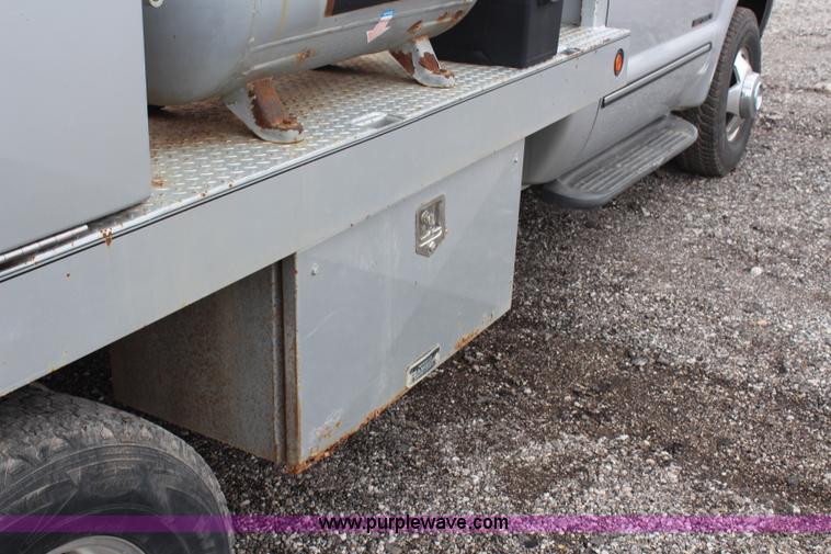 image for item H6709 2000 Ford F350 XLT service truck