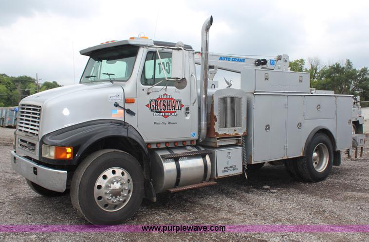 image for item H6710 1997 International 8100 service truck