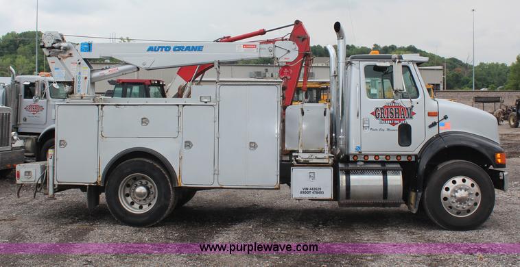 image for item H6710 1997 International 8100 service truck