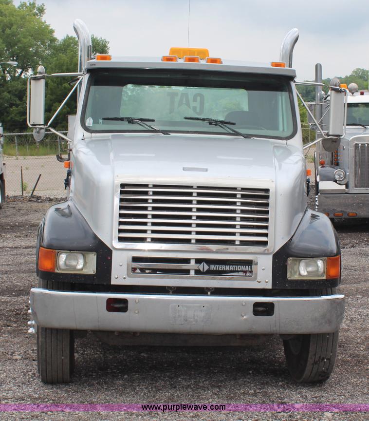 image for item H6710 1997 International 8100 service truck