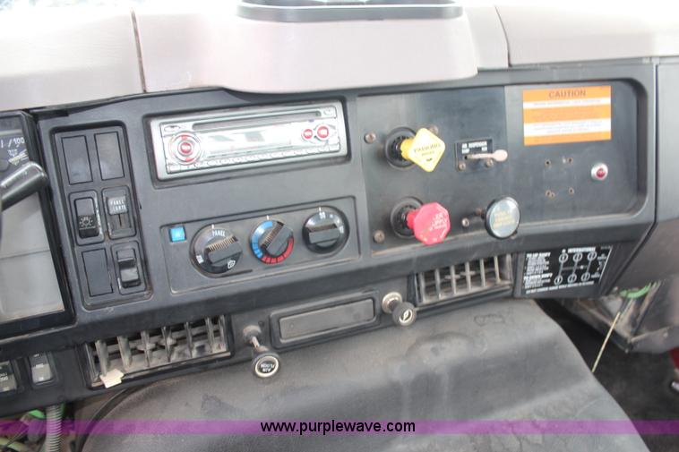 image for item H6710 1997 International 8100 service truck