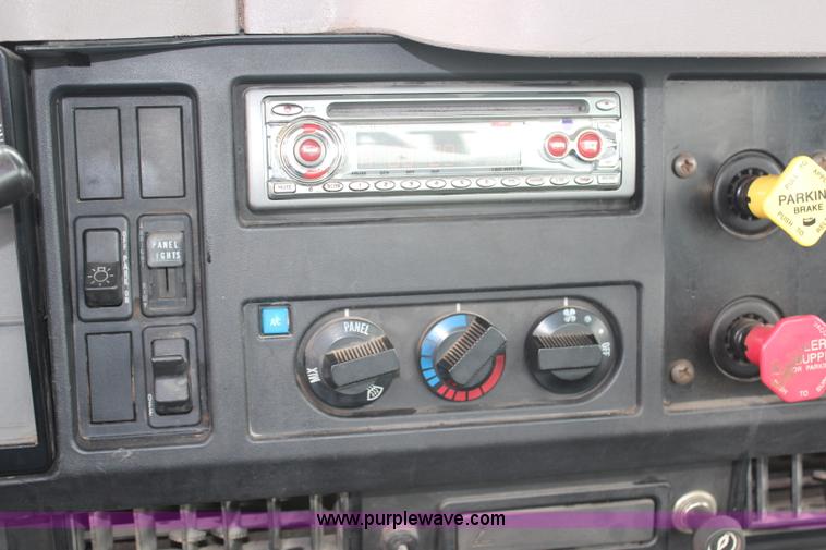 image for item H6710 1997 International 8100 service truck