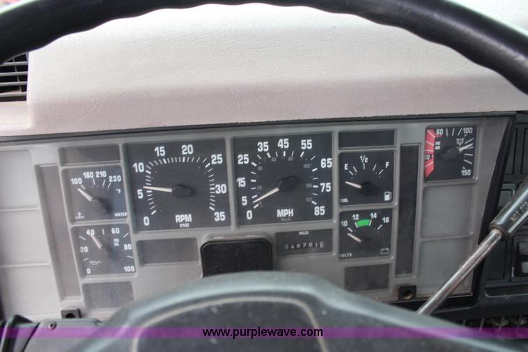 image for item H6710 1997 International 8100 service truck