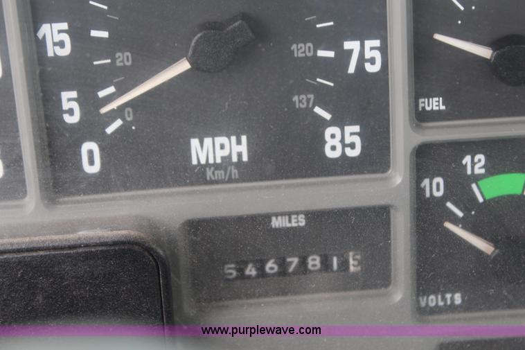 image for item H6710 1997 International 8100 service truck