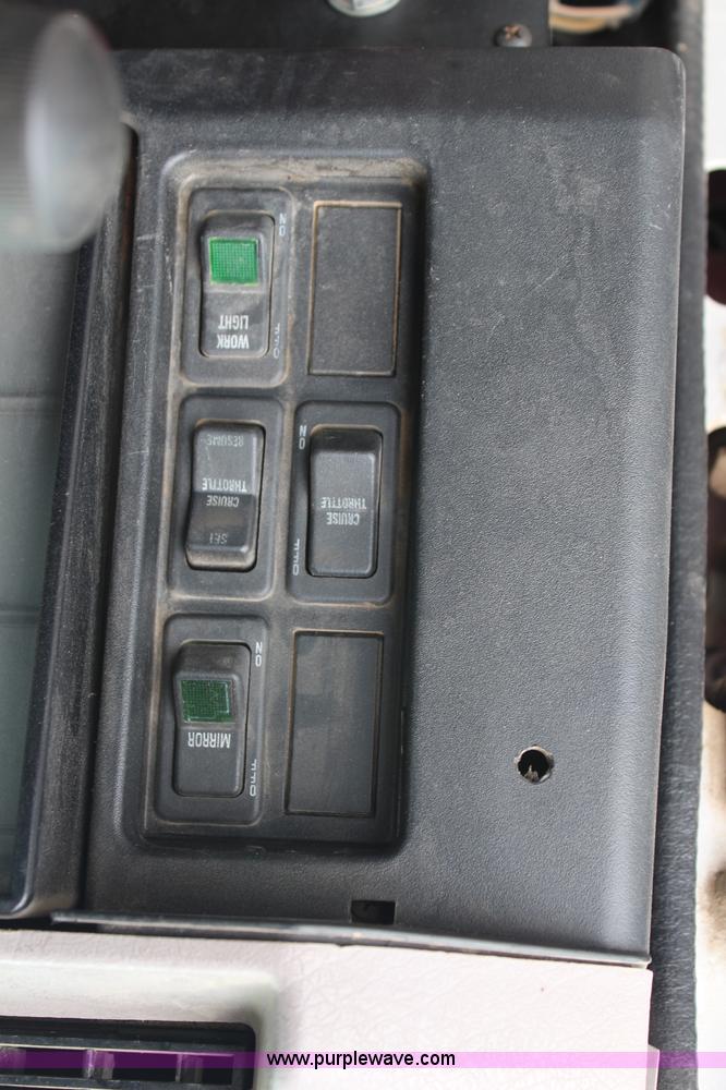 image for item H6710 1997 International 8100 service truck