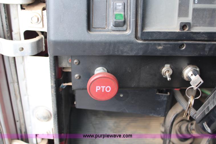 image for item H6710 1997 International 8100 service truck