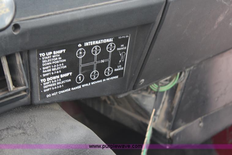 image for item H6710 1997 International 8100 service truck