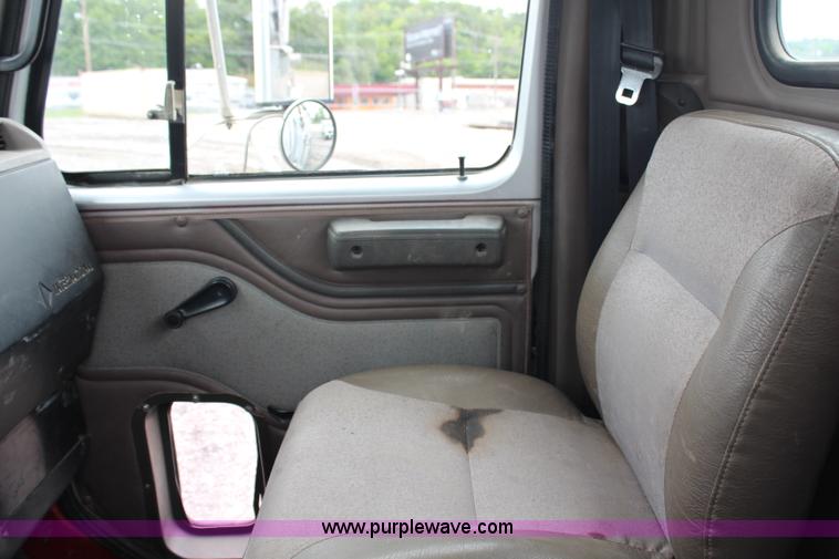 image for item H6710 1997 International 8100 service truck