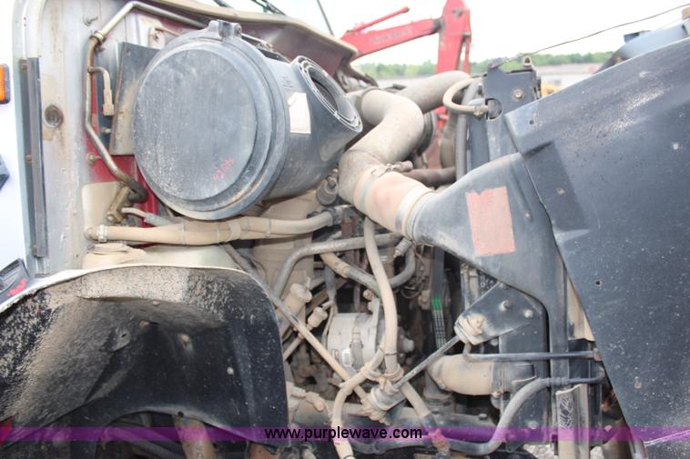 image for item H6710 1997 International 8100 service truck