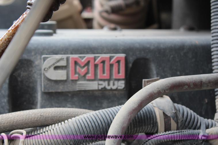 image for item H6710 1997 International 8100 service truck