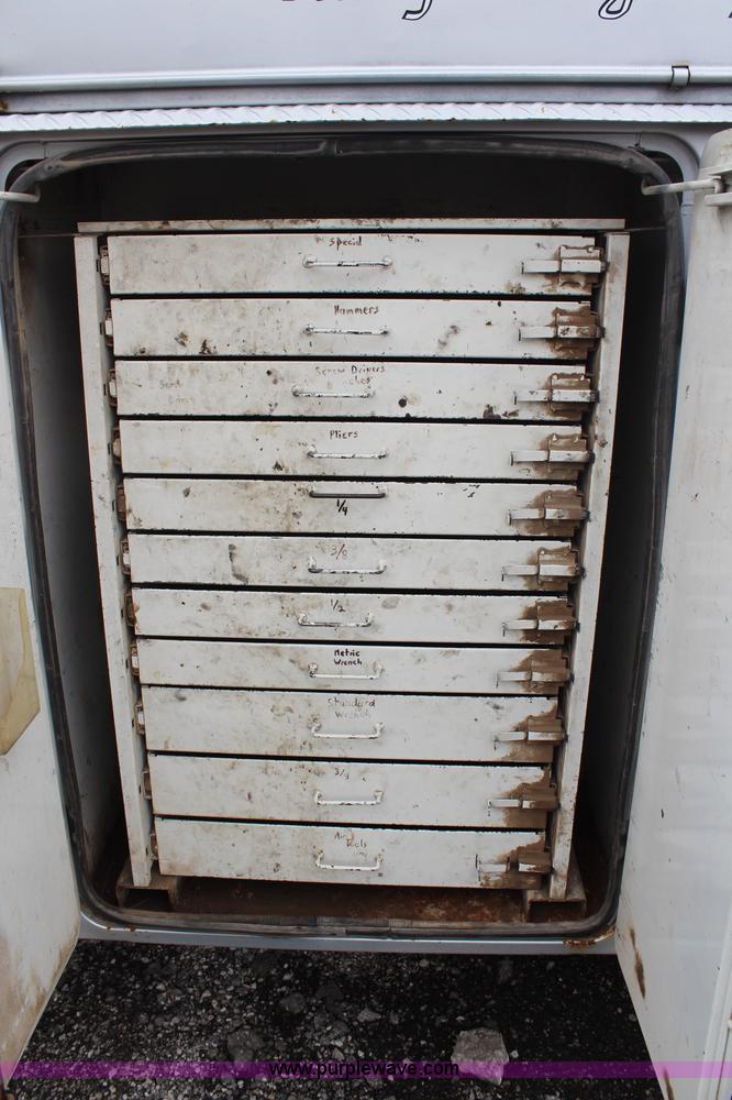 image for item H6710 1997 International 8100 service truck