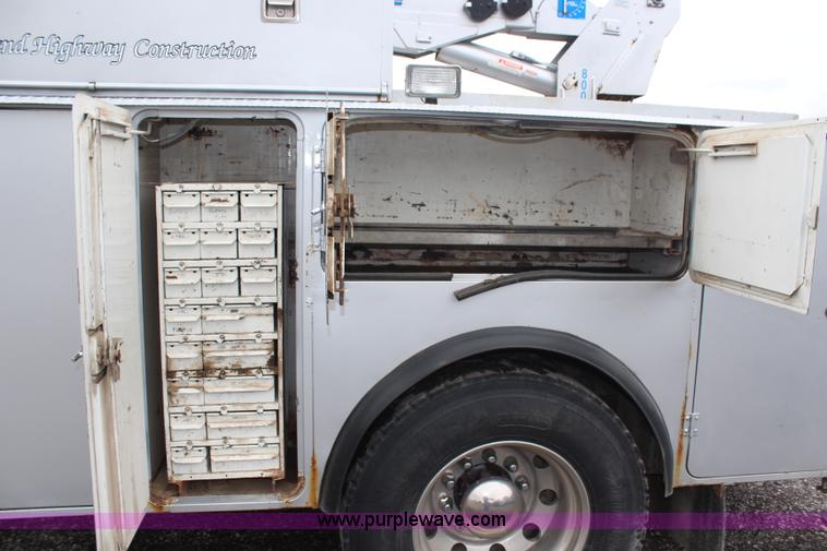 image for item H6710 1997 International 8100 service truck