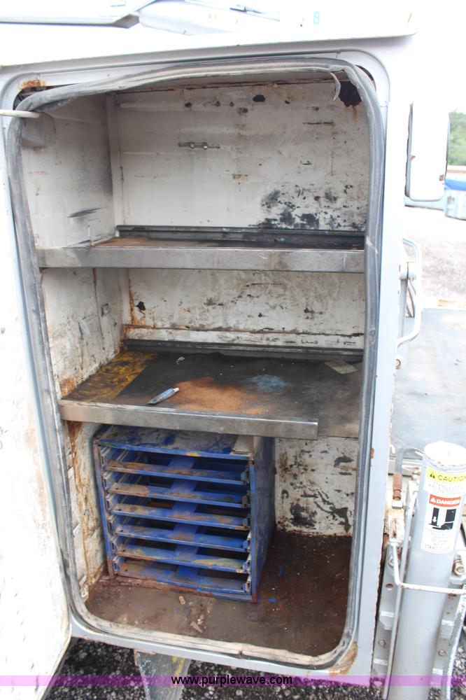 image for item H6710 1997 International 8100 service truck