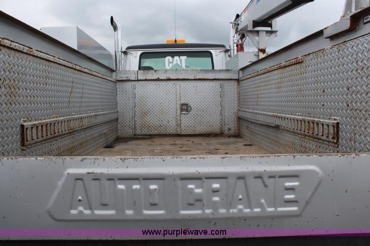 image for item H6710 1997 International 8100 service truck