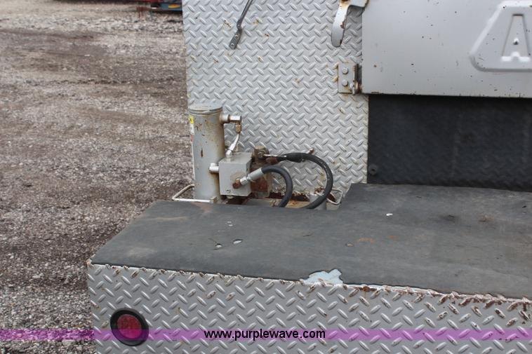 image for item H6710 1997 International 8100 service truck