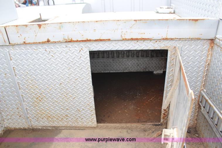 image for item H6710 1997 International 8100 service truck