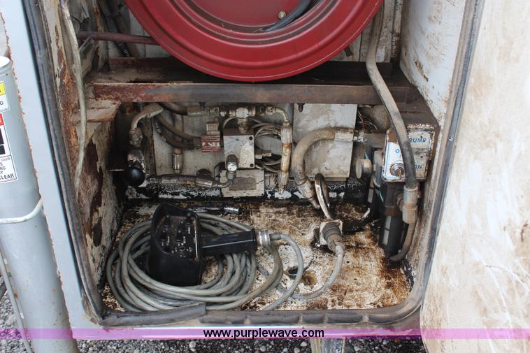 image for item H6710 1997 International 8100 service truck