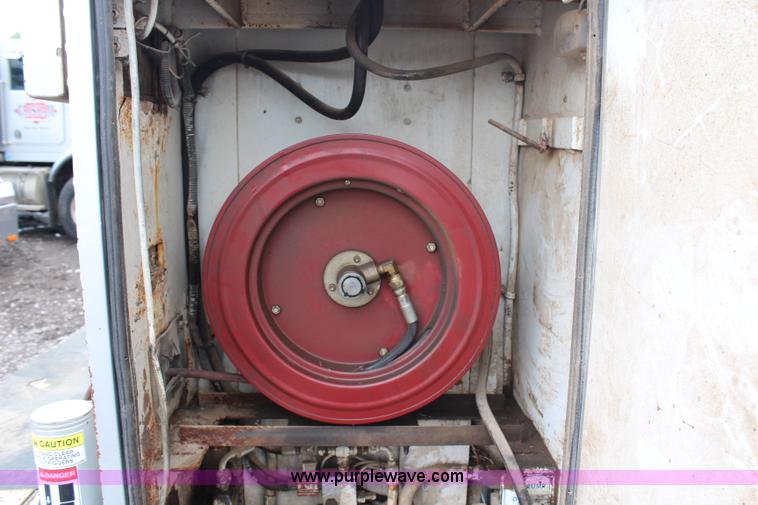 image for item H6710 1997 International 8100 service truck