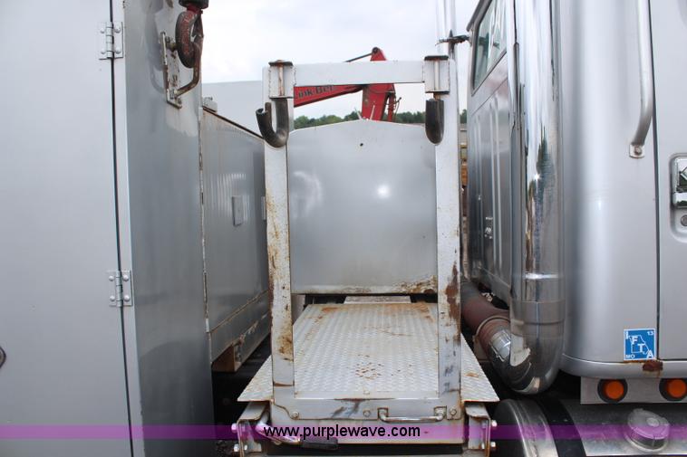 image for item H6710 1997 International 8100 service truck