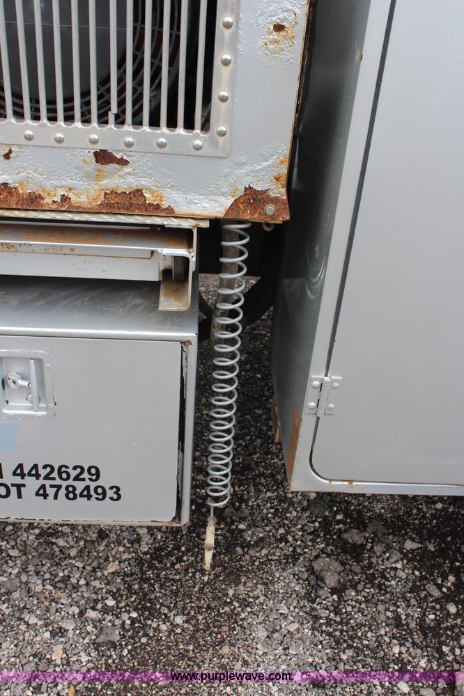 image for item H6710 1997 International 8100 service truck