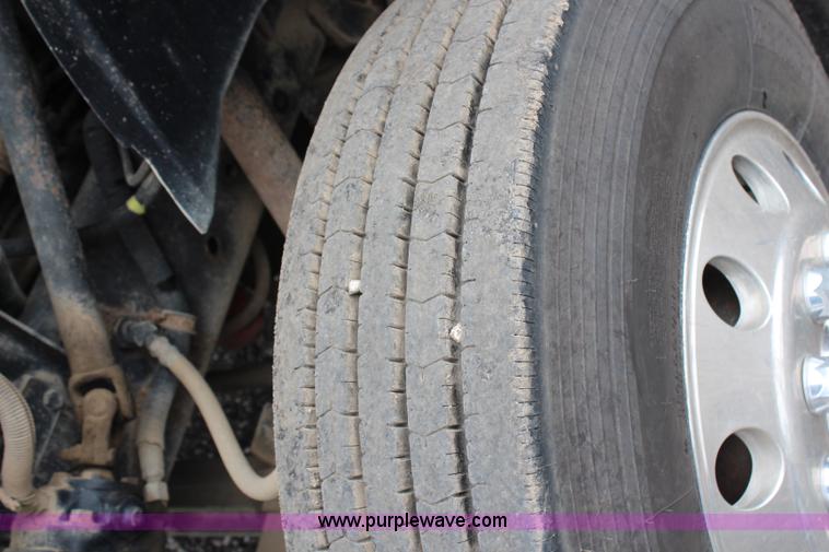 image for item H6710 1997 International 8100 service truck