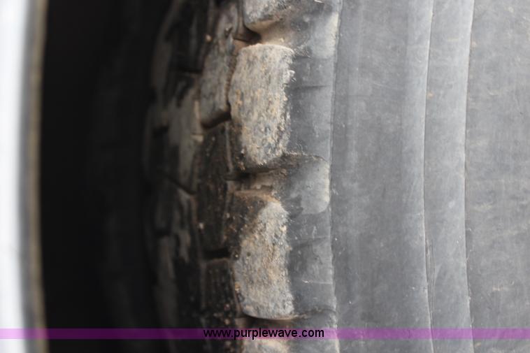 image for item H6710 1997 International 8100 service truck