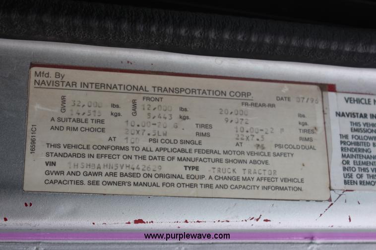 image for item H6710 1997 International 8100 service truck