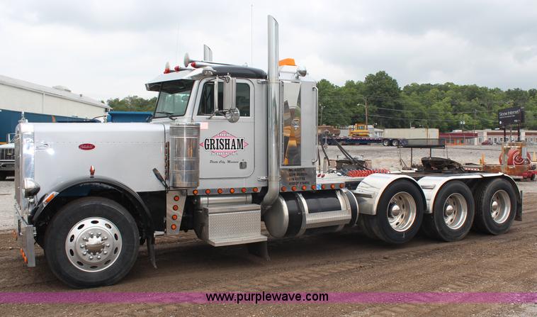 image for item H6711 1997 Peterbilt 379 semi truck