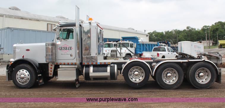 image for item H6711 1997 Peterbilt 379 semi truck