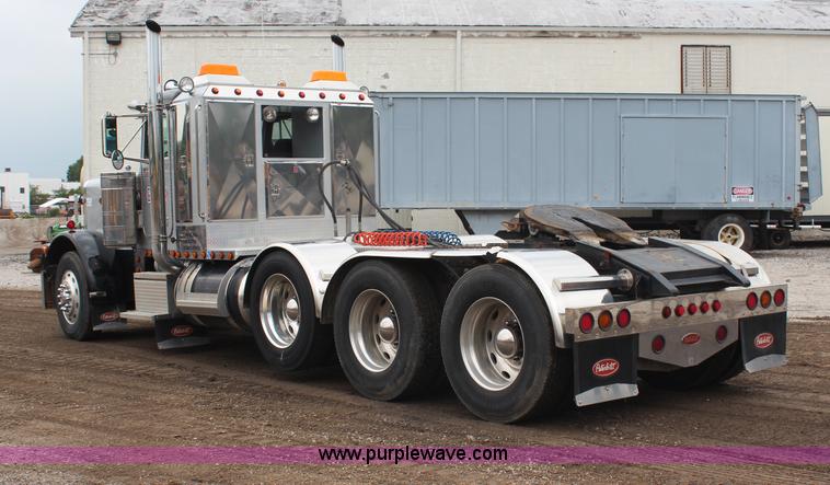 image for item H6711 1997 Peterbilt 379 semi truck