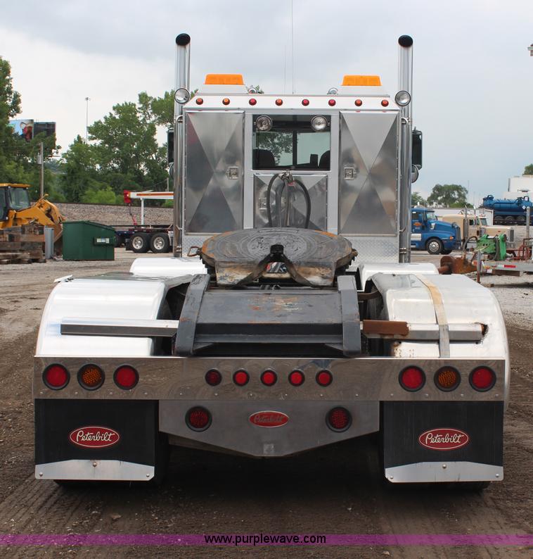 image for item H6711 1997 Peterbilt 379 semi truck