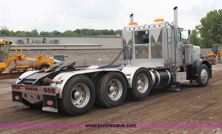 image for item H6711 1997 Peterbilt 379 semi truck