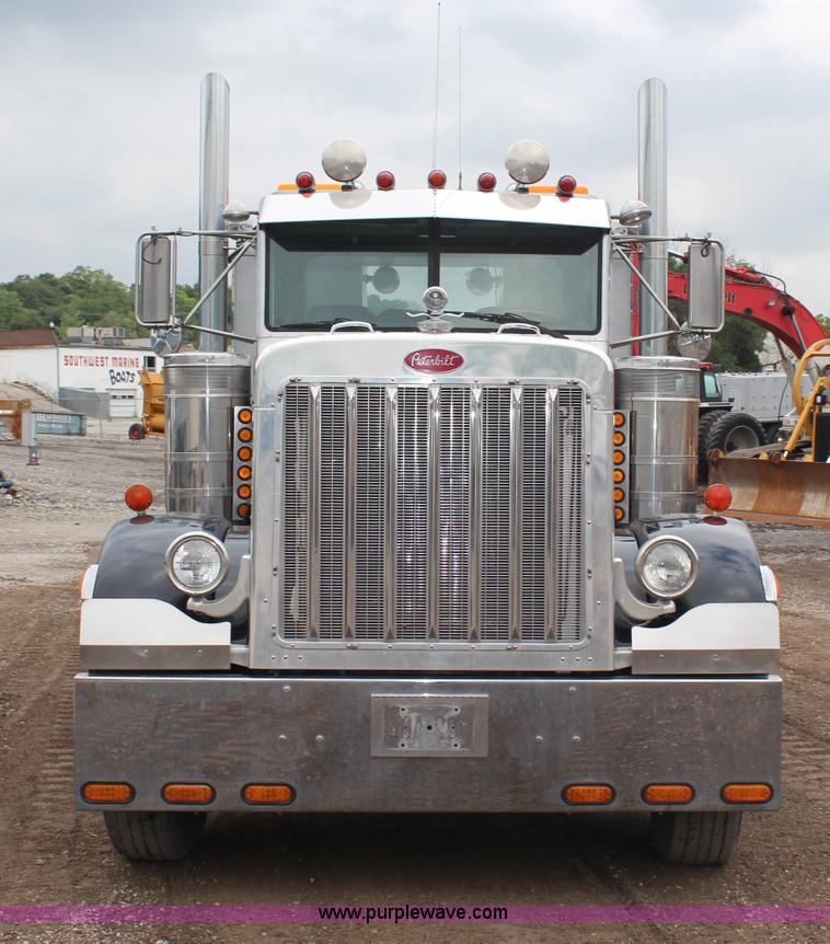 image for item H6711 1997 Peterbilt 379 semi truck