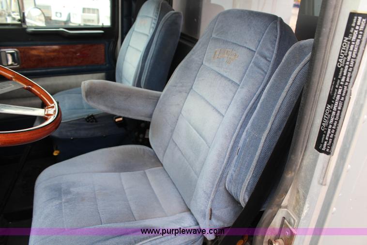 image for item H6711 1997 Peterbilt 379 semi truck