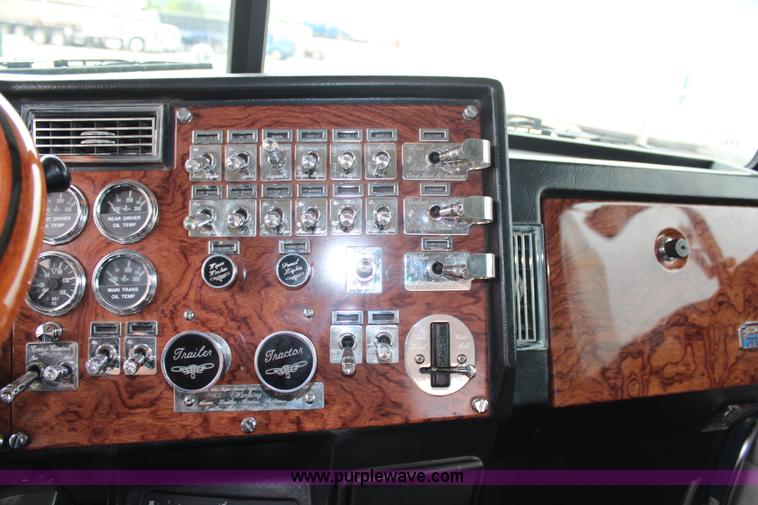 image for item H6711 1997 Peterbilt 379 semi truck