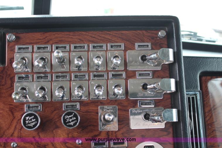 image for item H6711 1997 Peterbilt 379 semi truck