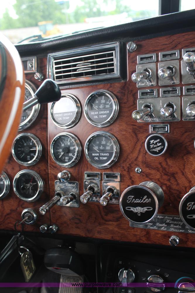 image for item H6711 1997 Peterbilt 379 semi truck