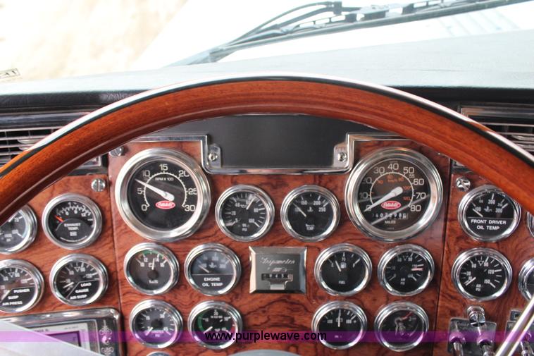 image for item H6711 1997 Peterbilt 379 semi truck