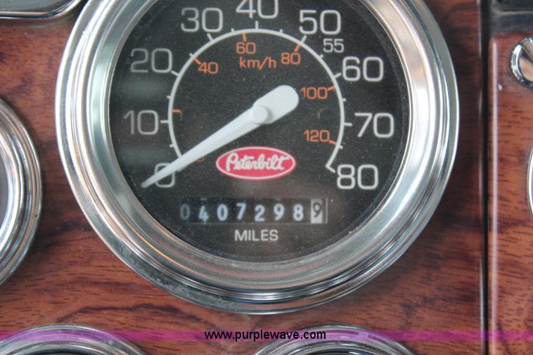 image for item H6711 1997 Peterbilt 379 semi truck