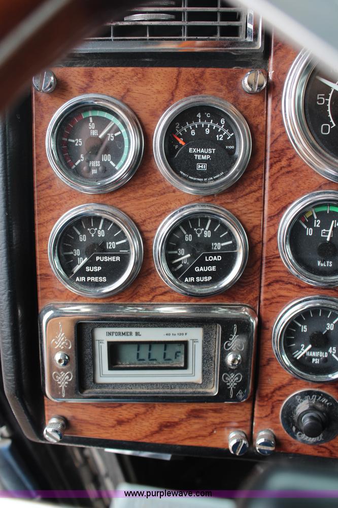 image for item H6711 1997 Peterbilt 379 semi truck