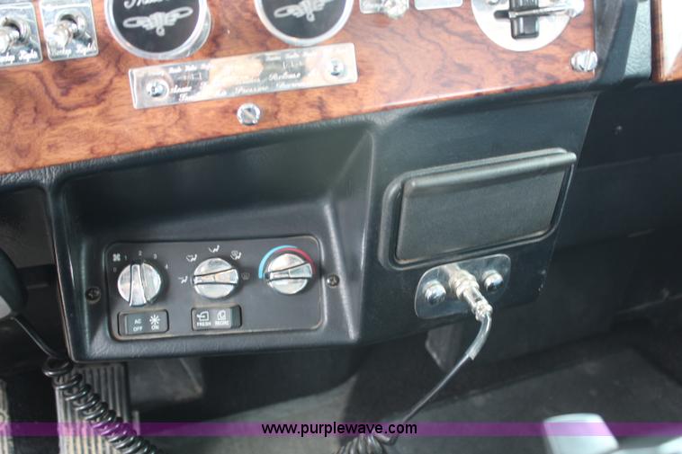 image for item H6711 1997 Peterbilt 379 semi truck