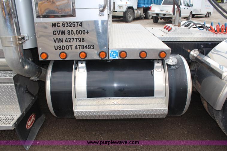 image for item H6711 1997 Peterbilt 379 semi truck