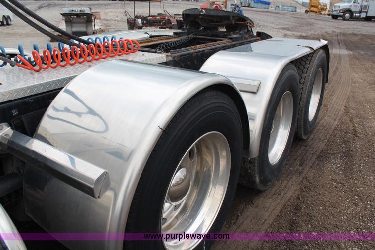 image for item H6711 1997 Peterbilt 379 semi truck