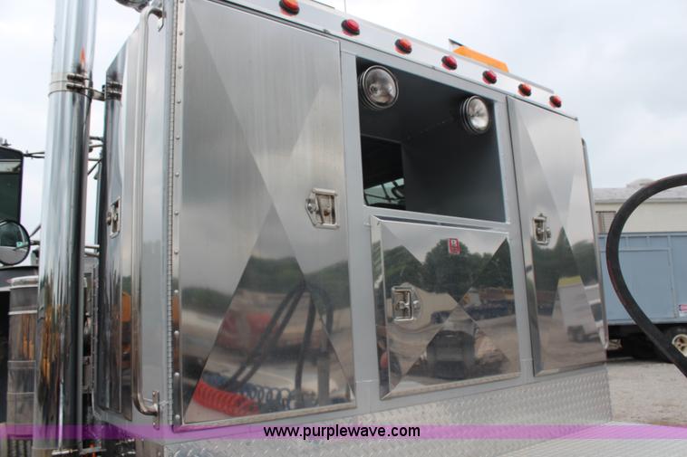 image for item H6711 1997 Peterbilt 379 semi truck