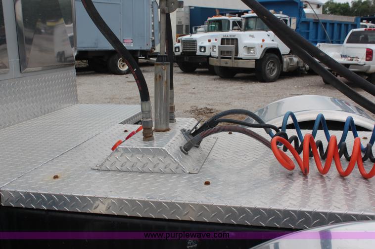 image for item H6711 1997 Peterbilt 379 semi truck