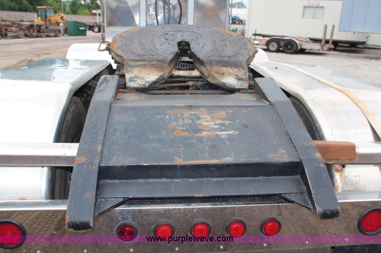 image for item H6711 1997 Peterbilt 379 semi truck