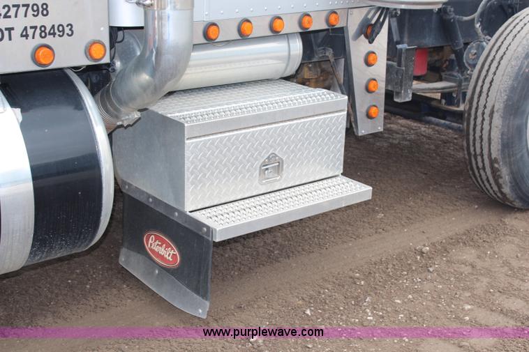 image for item H6711 1997 Peterbilt 379 semi truck