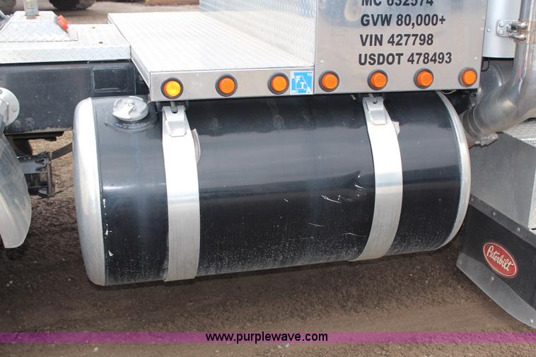 image for item H6711 1997 Peterbilt 379 semi truck