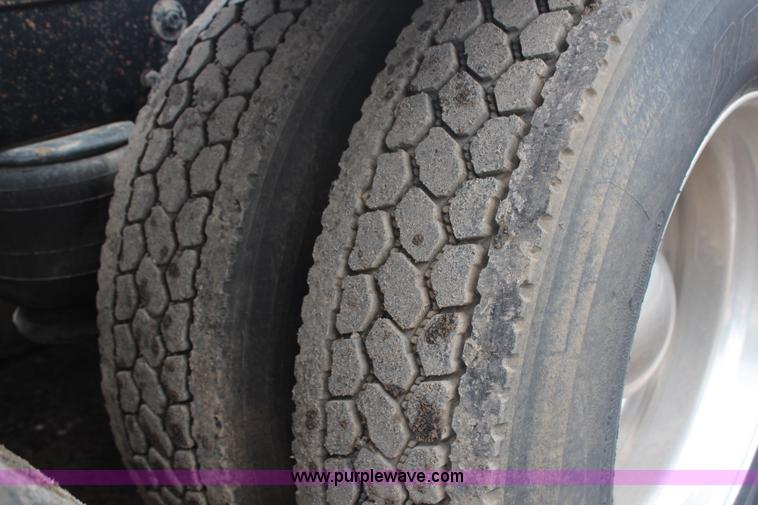 image for item H6711 1997 Peterbilt 379 semi truck